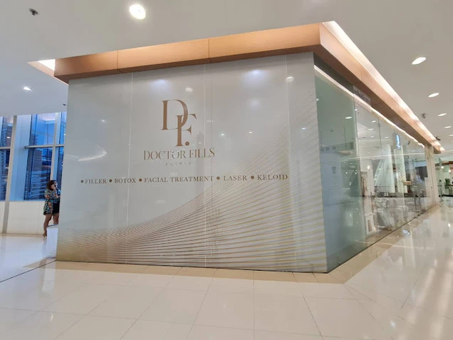 Doctor Fills Clinic photo 7